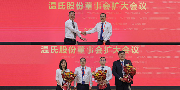 04�������������Ľ춭�»��ʮ���ξۻ��ٿ�����������־��������ѡ��˾�����³���������Ƹ������������Ϊ��˾�ܲ�-1.jpg